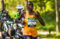 Marathon de Paris 2017 km37  Paul Lonyangata, vainqueur © Laurence Masson 